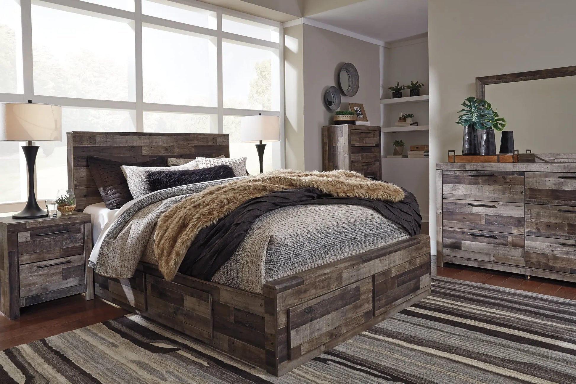 Derekson Panel Bed With 4 Storage Drawers at Lee Furniture, NC