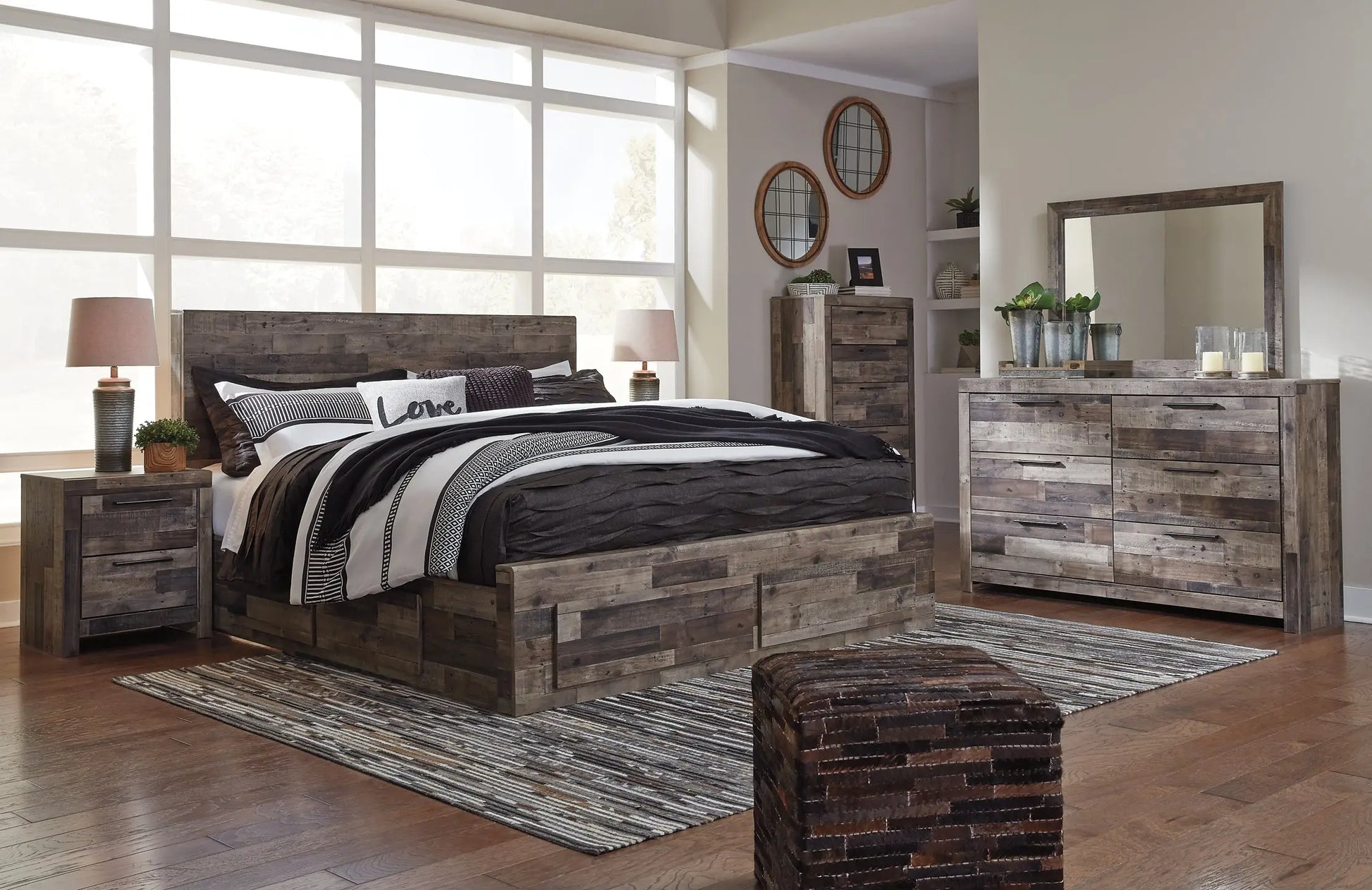 Derekson Panel Bed With 4 Storage Drawers at Lee Furniture, NC