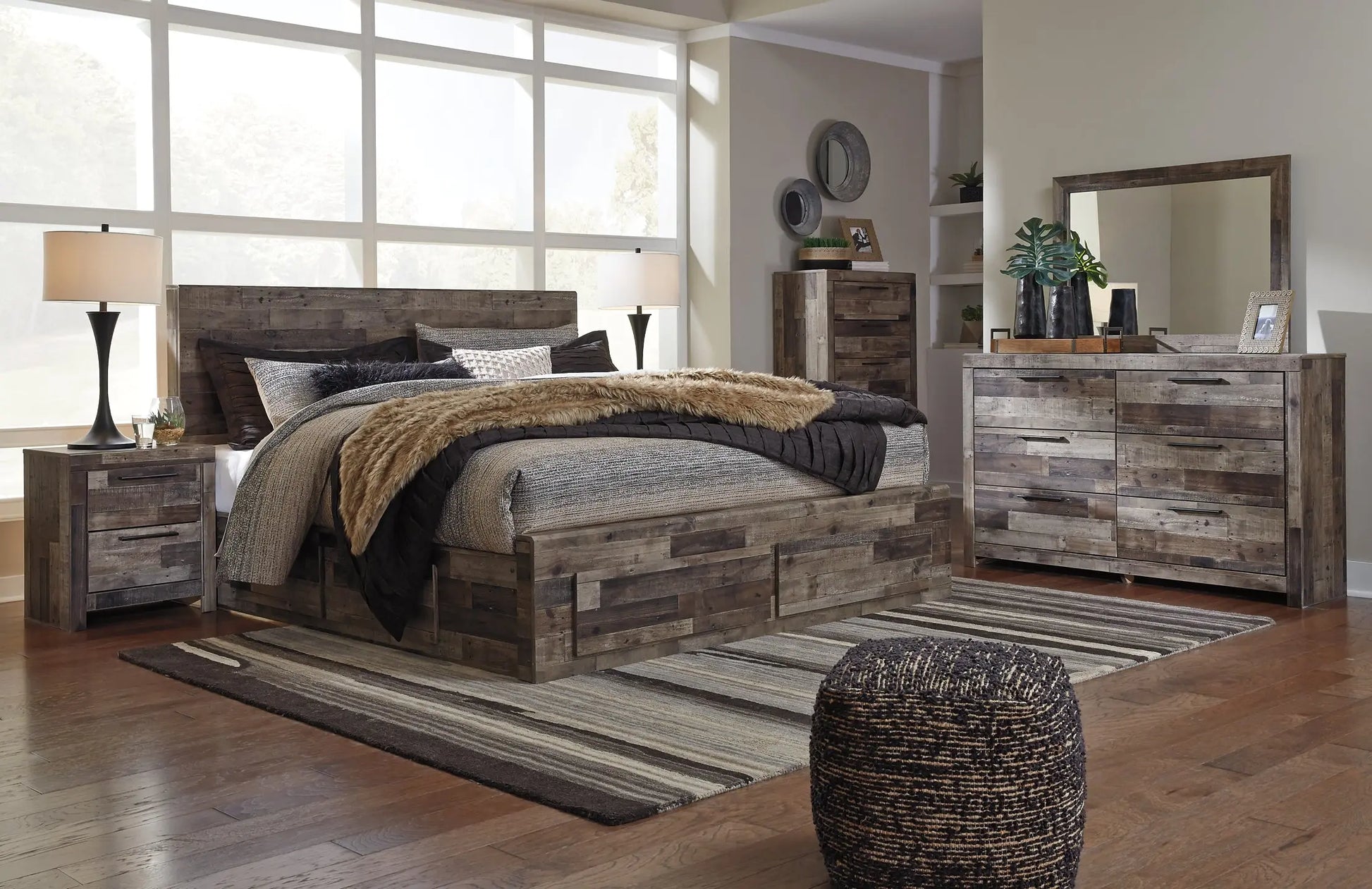 Derekson Panel Bed With 4 Storage Drawers at Lee Furniture, NC