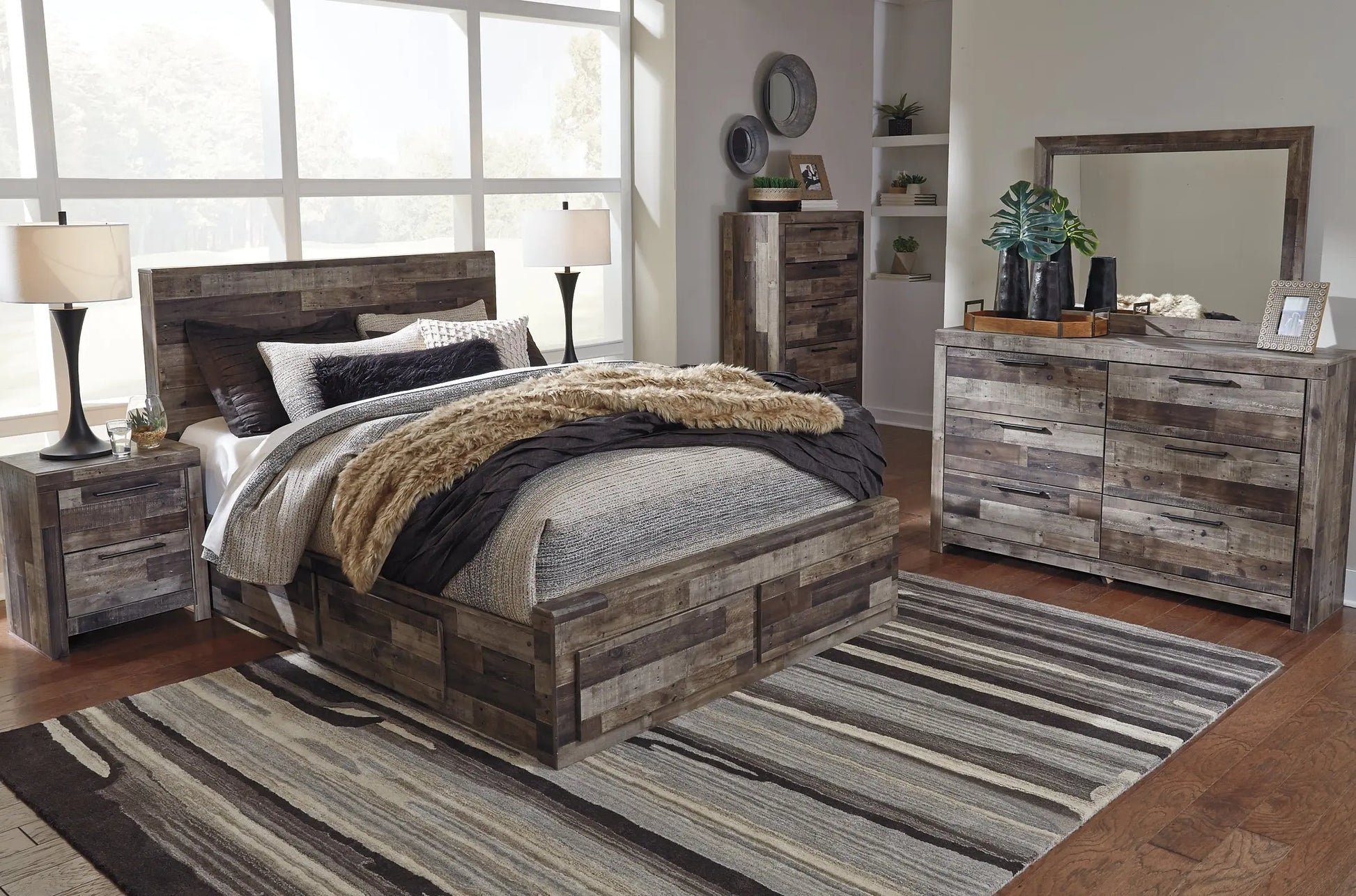 Derekson Panel Bed With 4 Storage Drawers at Lee Furniture, NC