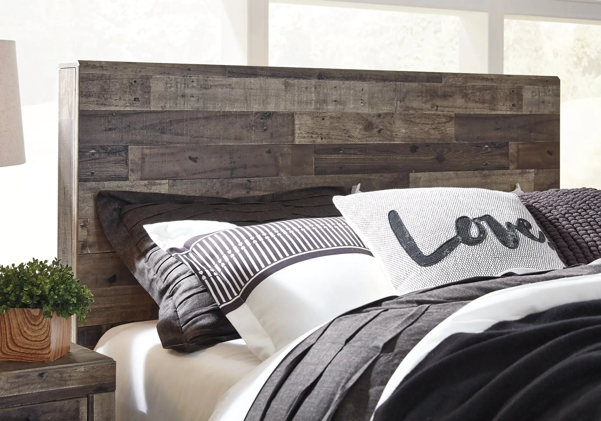 Derekson Panel Bed at Lee Furniture, NC