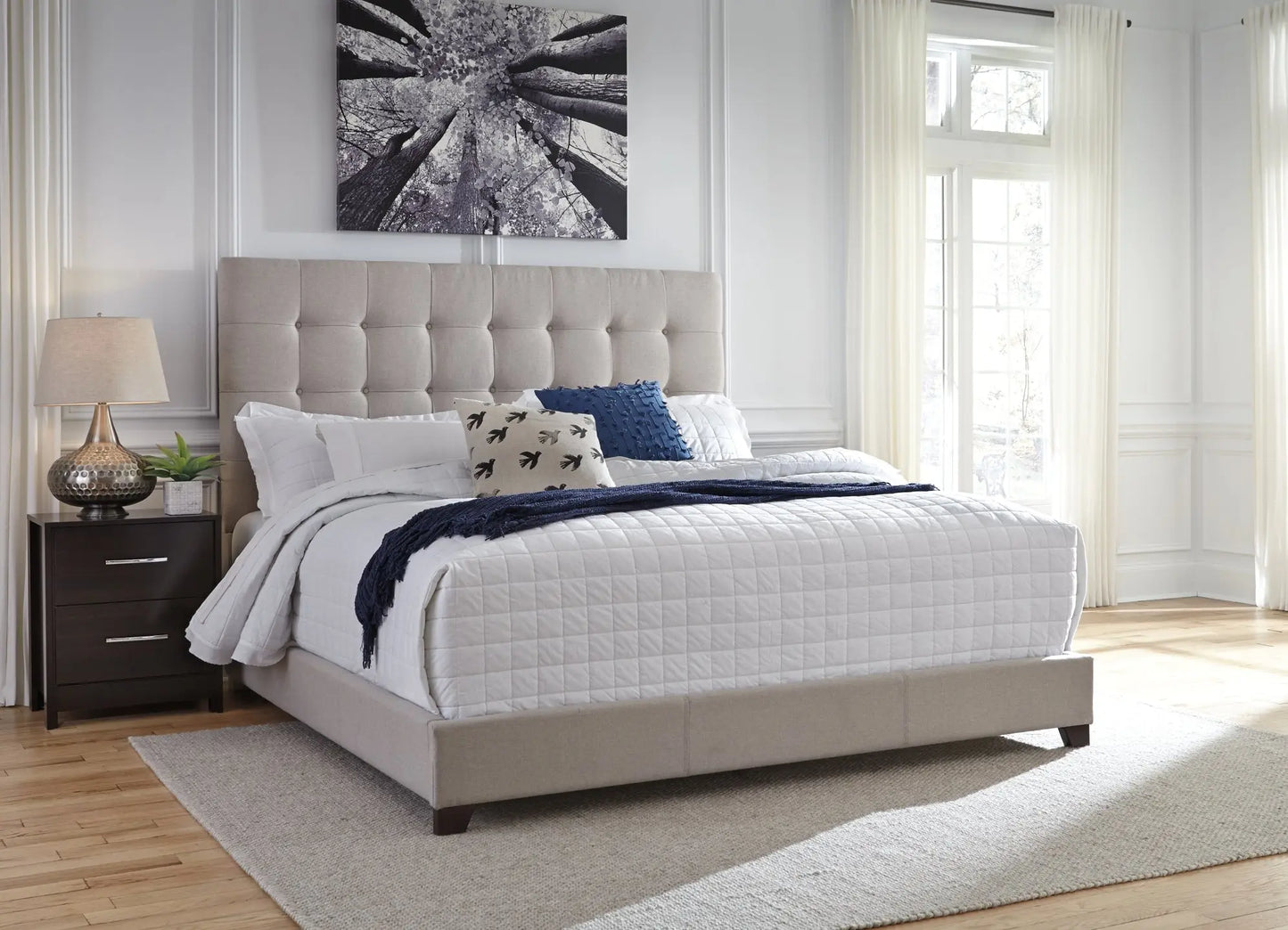 Dolante Upholstered Bed at Lee Furniture, NC