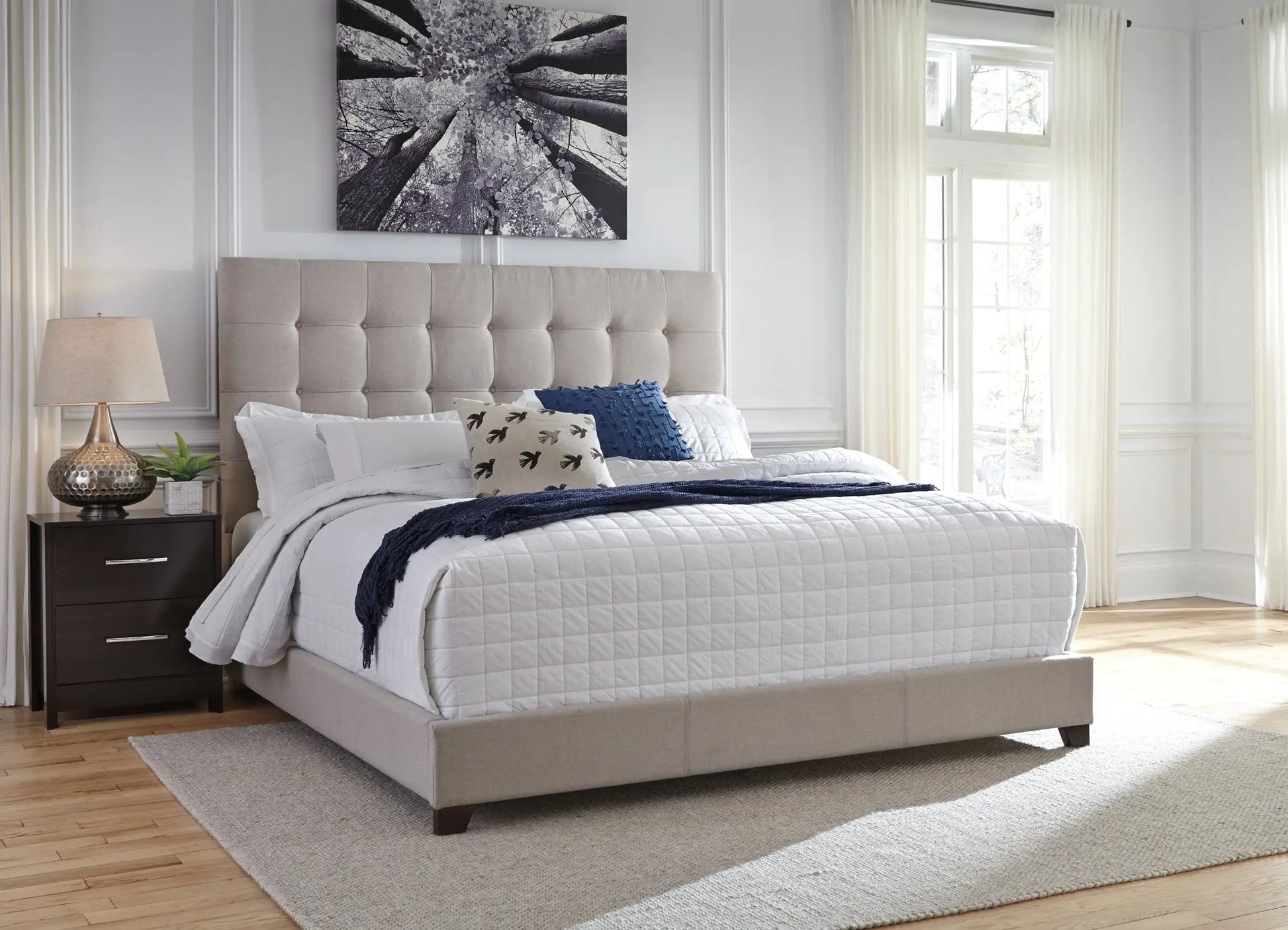 Dolante Upholstered Bed at Lee Furniture, NC