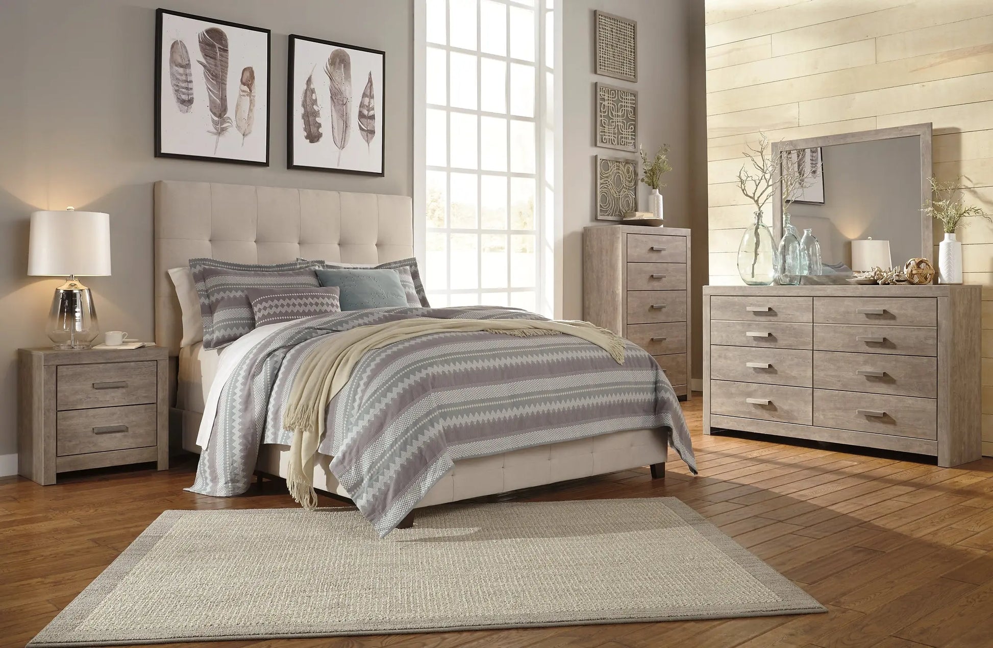 Dolante Upholstered Bed at Lee Furniture, NC