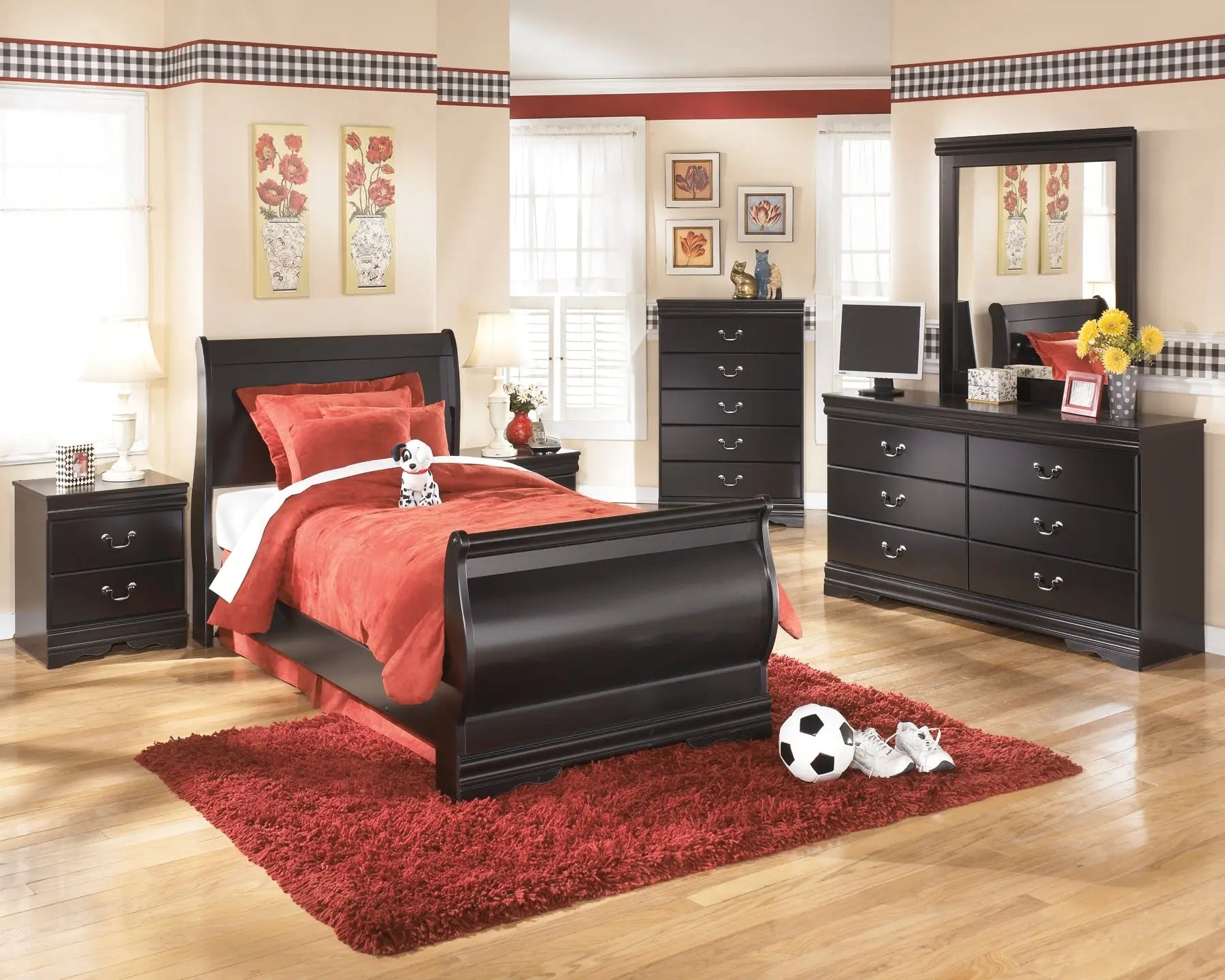 Huey Vineyard Five Drawer Chest at Lee Furniture, NC