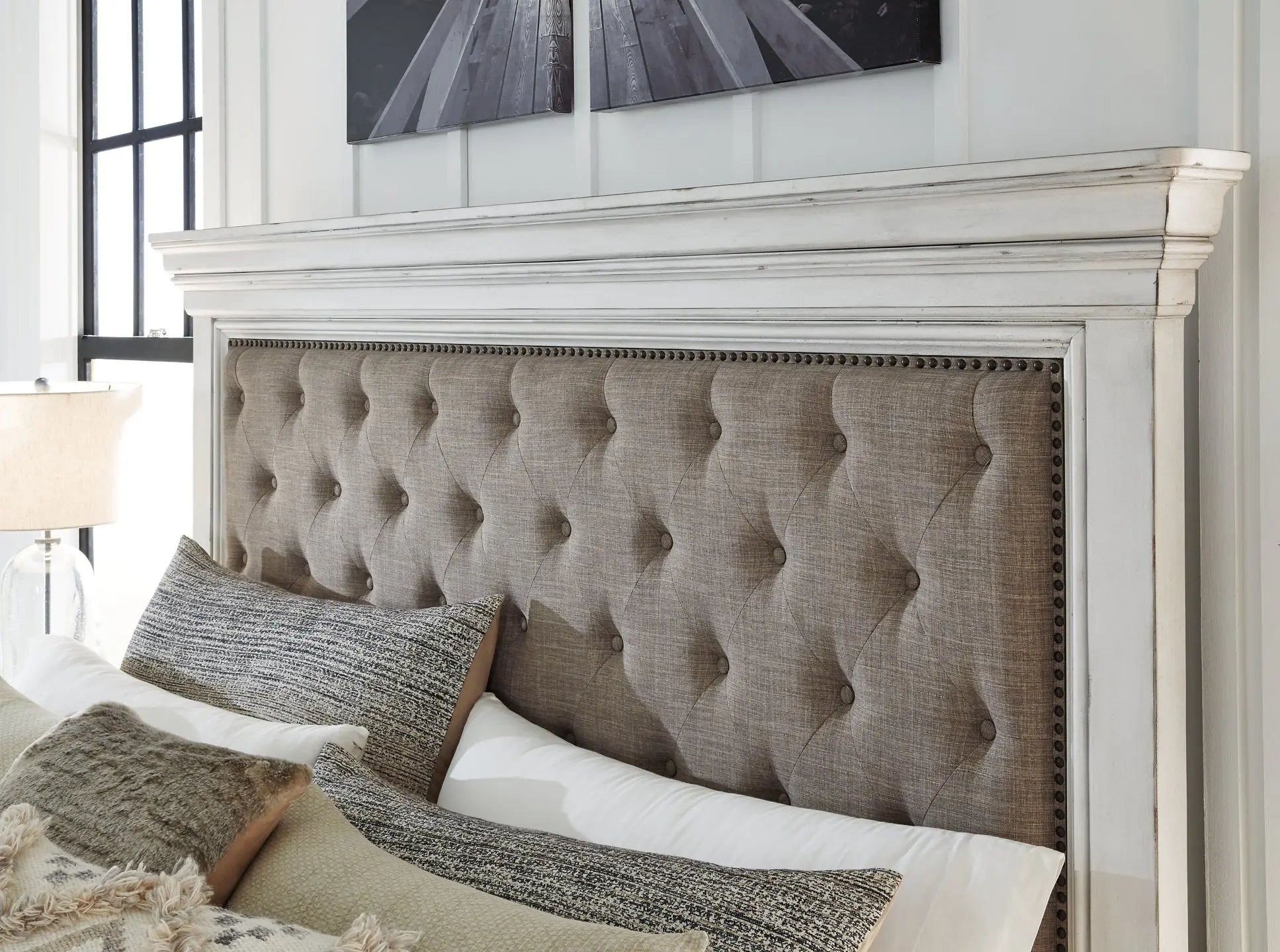 Kanwyn Panel Bed at Lee Furniture, NC