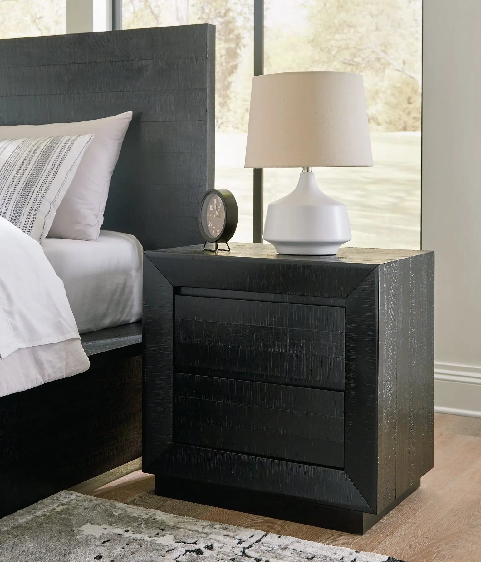 Londer King Panel Bed with Mirrored Dresser and Nightstand at Lee Furniture, NC