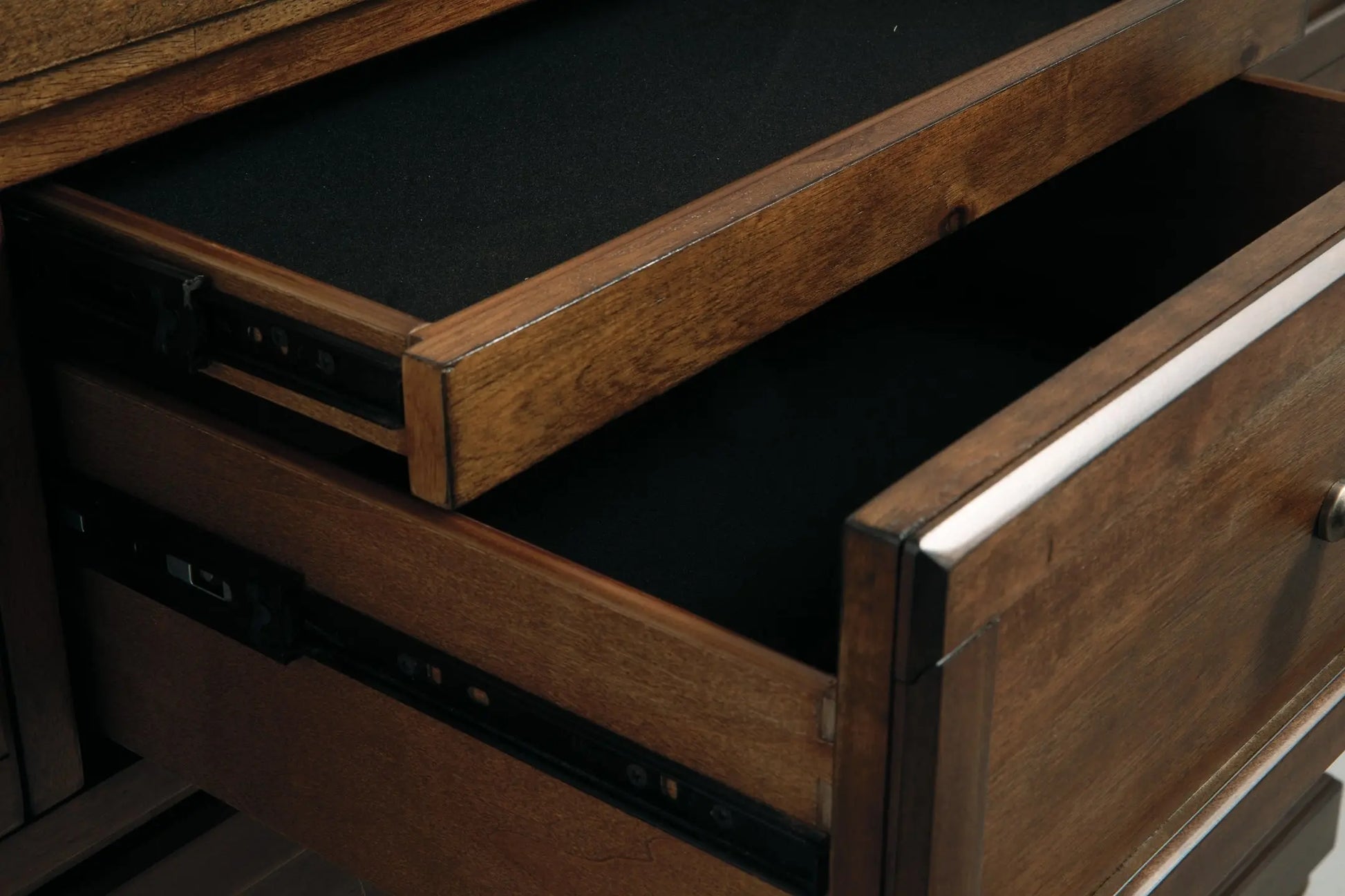 Robbinsdale Dresser at Lee Furniture, NC