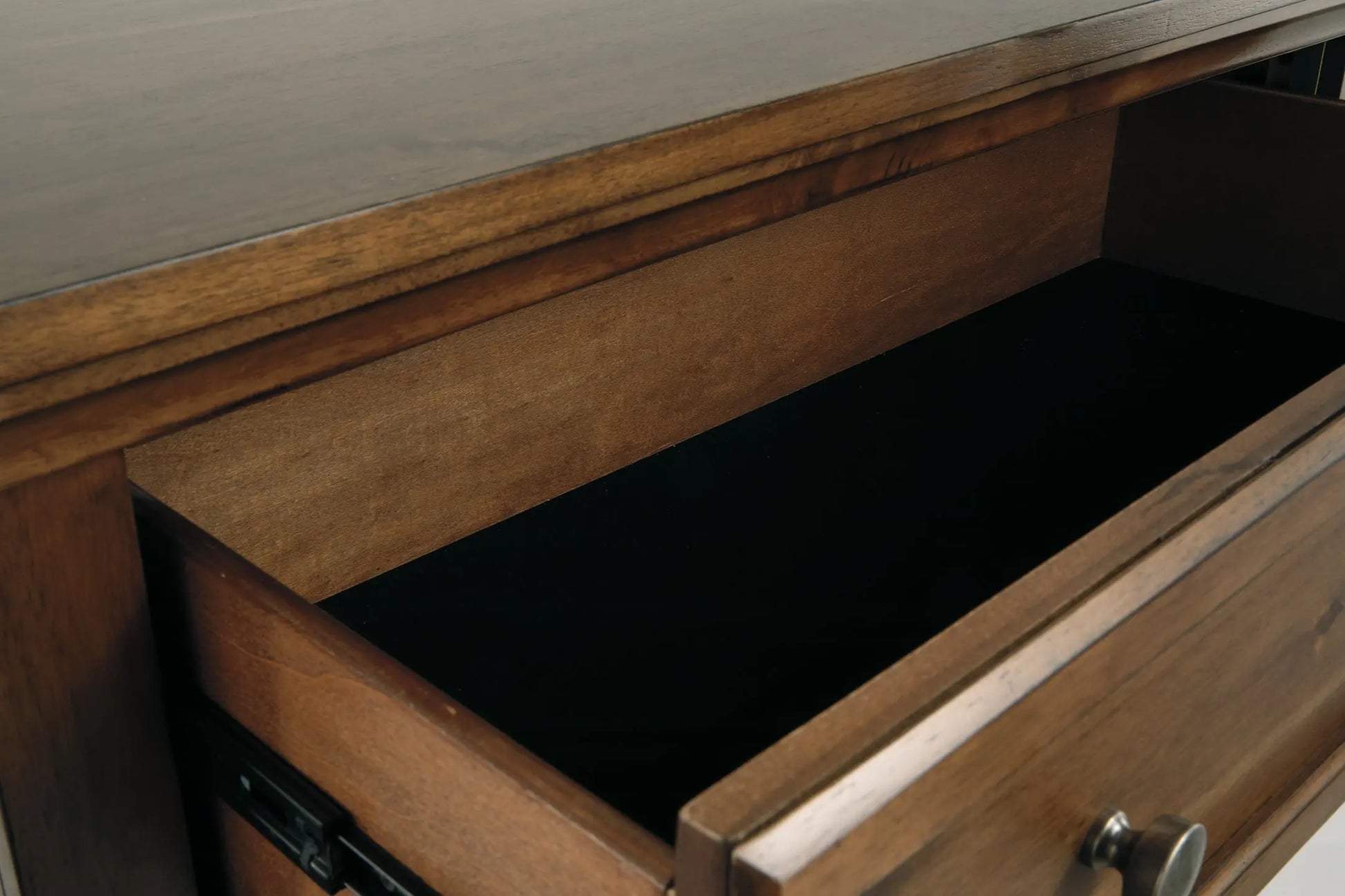 Robbinsdale Five Drawer Chest at Lee Furniture, NC
