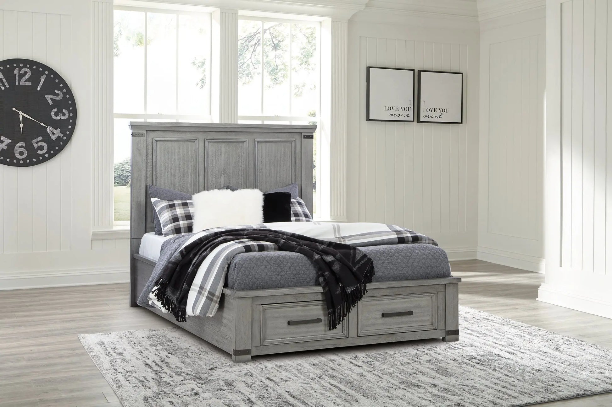 Russelyn Storage Bed at Lee Furniture, NC