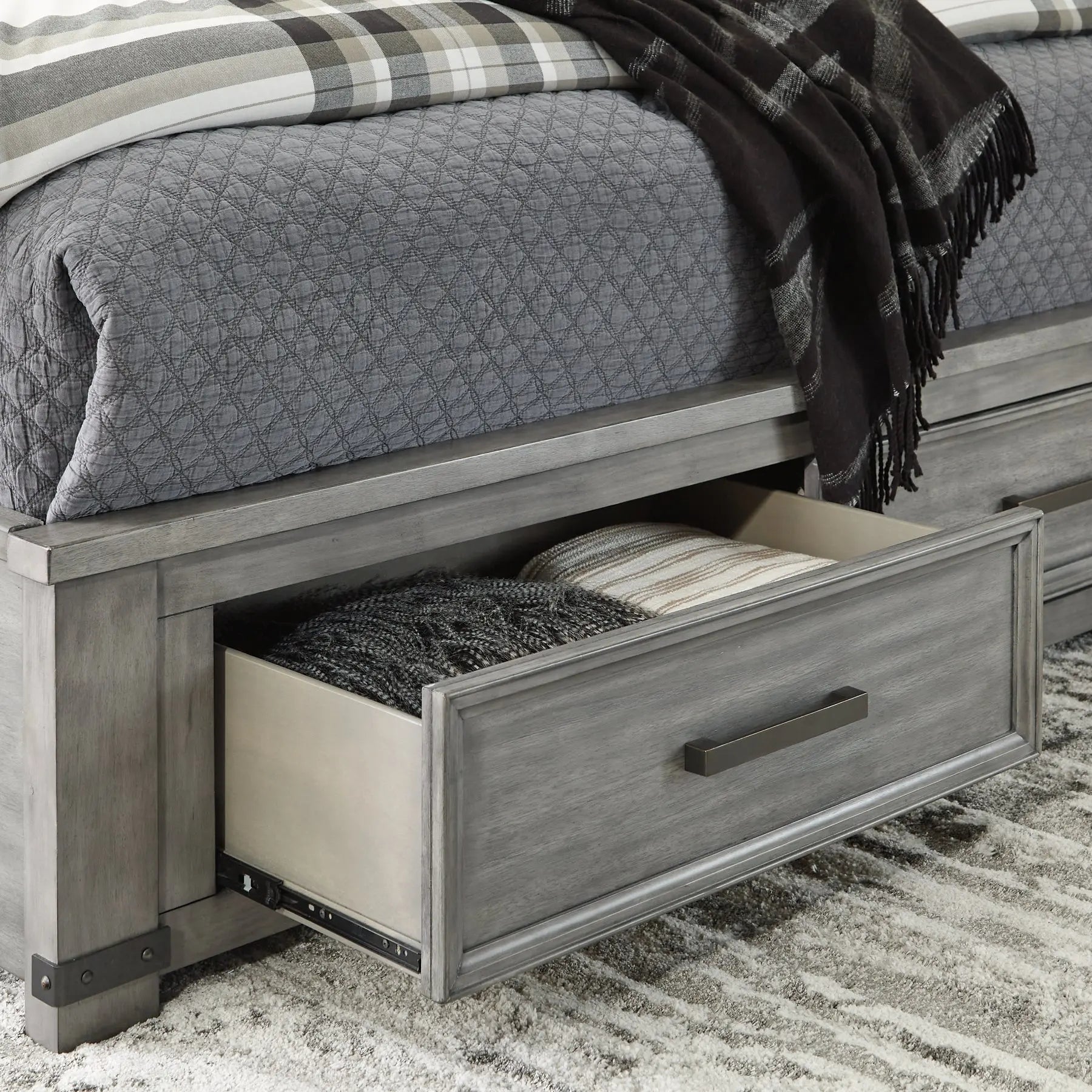 Russelyn Storage Bed at Lee Furniture, NC