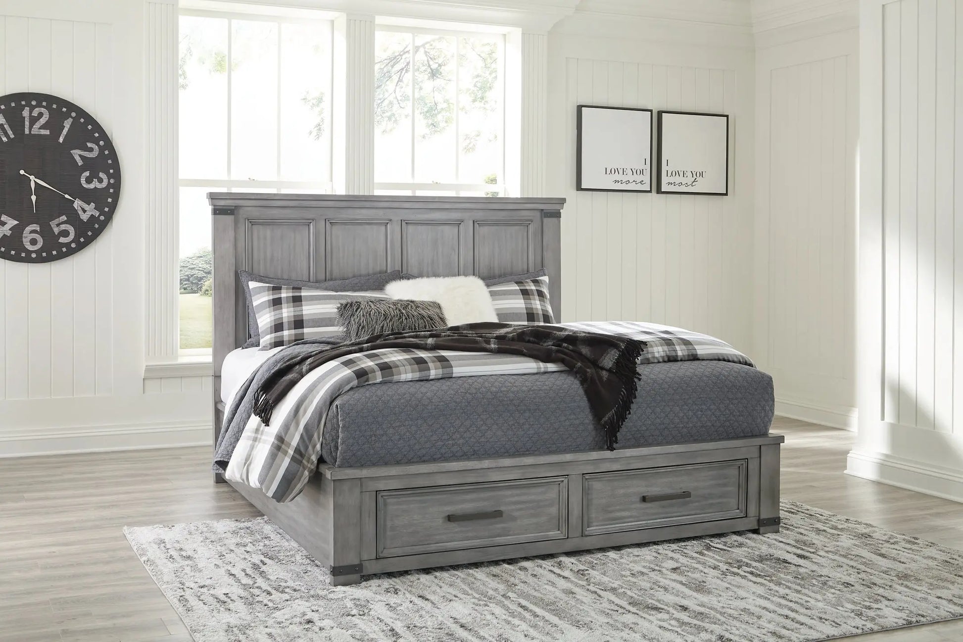 Russelyn Storage Bed at Lee Furniture, NC