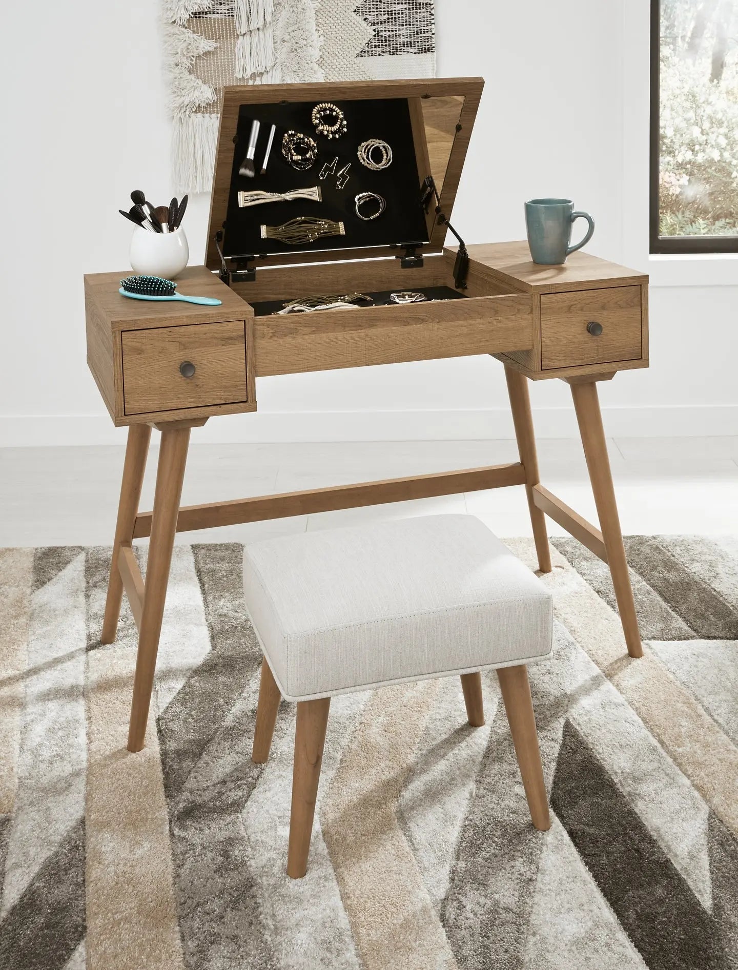 Thadamere Vanity/UPH Stool (2/CN) at Lee Furniture, NC