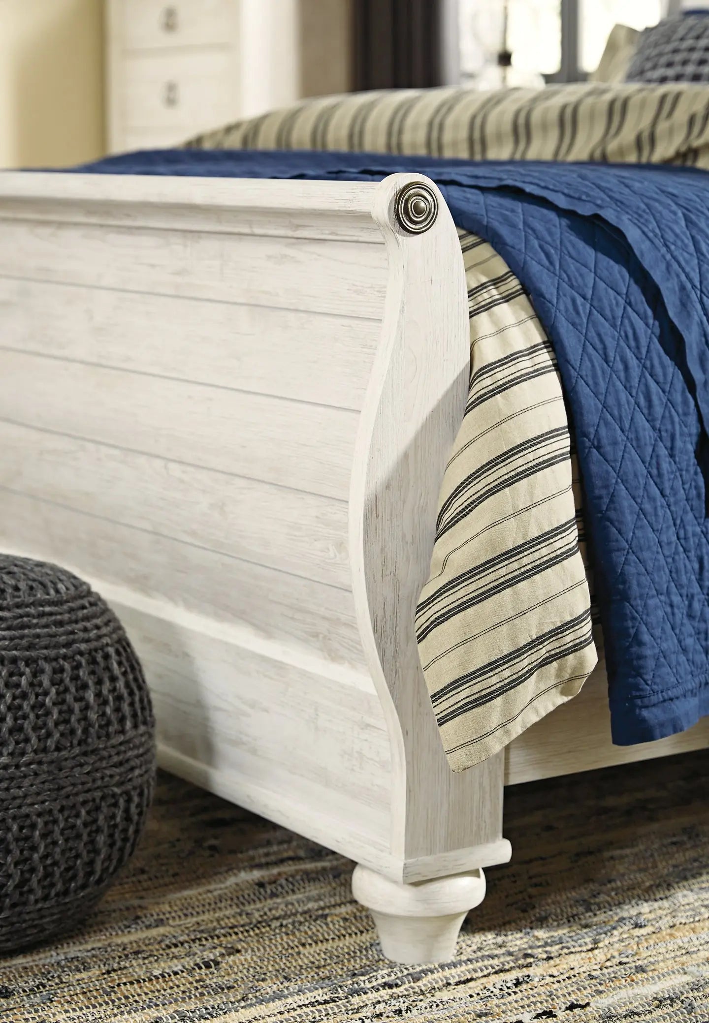 Willowton Sleigh Bed With Mirrored Dresser And Chest at Lee Furniture, NC