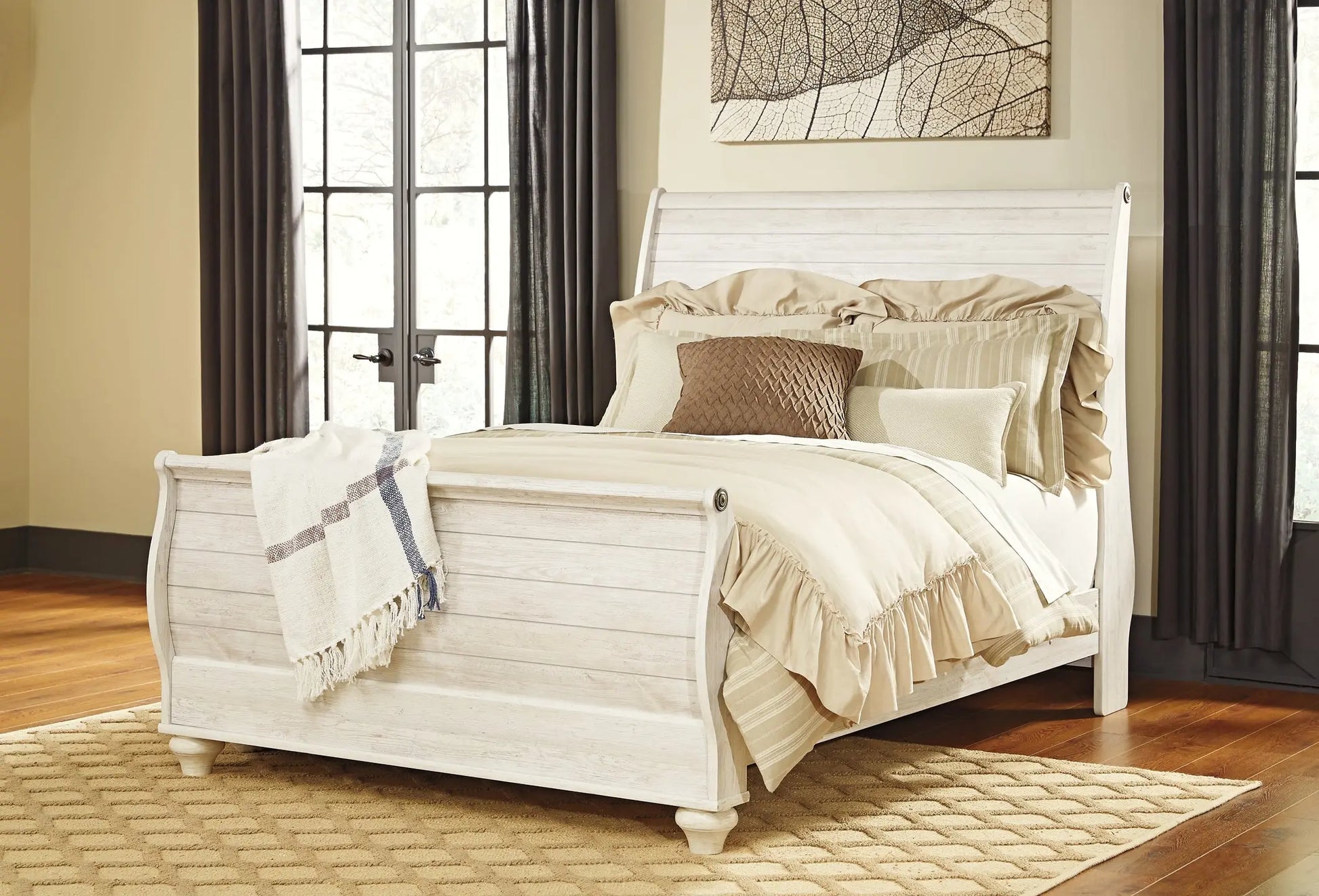 Willowton Sleigh Bed With Mirrored Dresser And Chest at Lee Furniture, NC