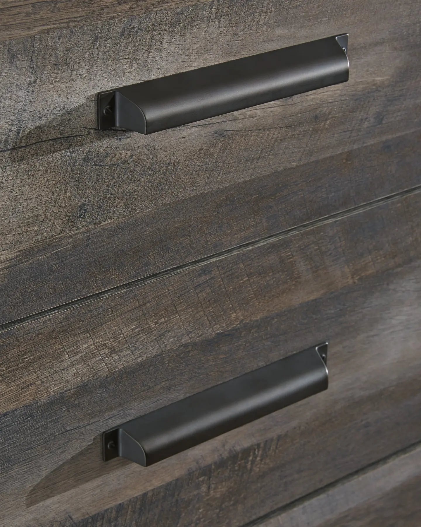 Wynnlow Five Drawer Chest at Lee Furniture, NC