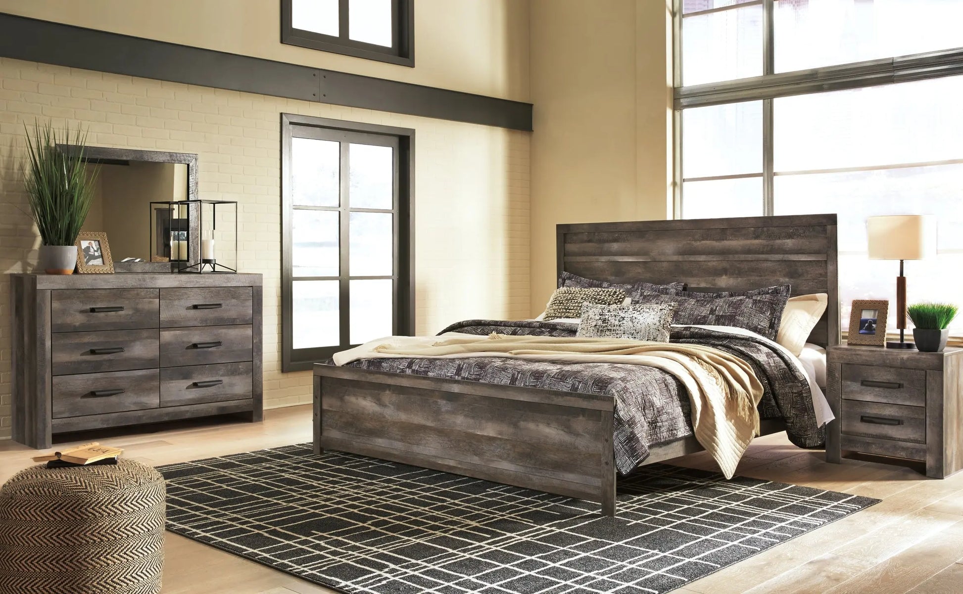 Wynnlow King Panel Bed with Mirrored Dresser at Lee Furniture, NC